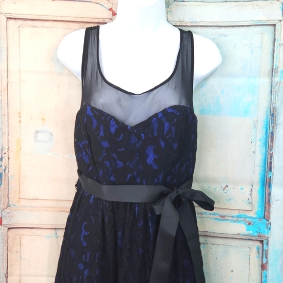 Torrid Mesh Yoke Lace Overlay Dress - Picture 3 of 9